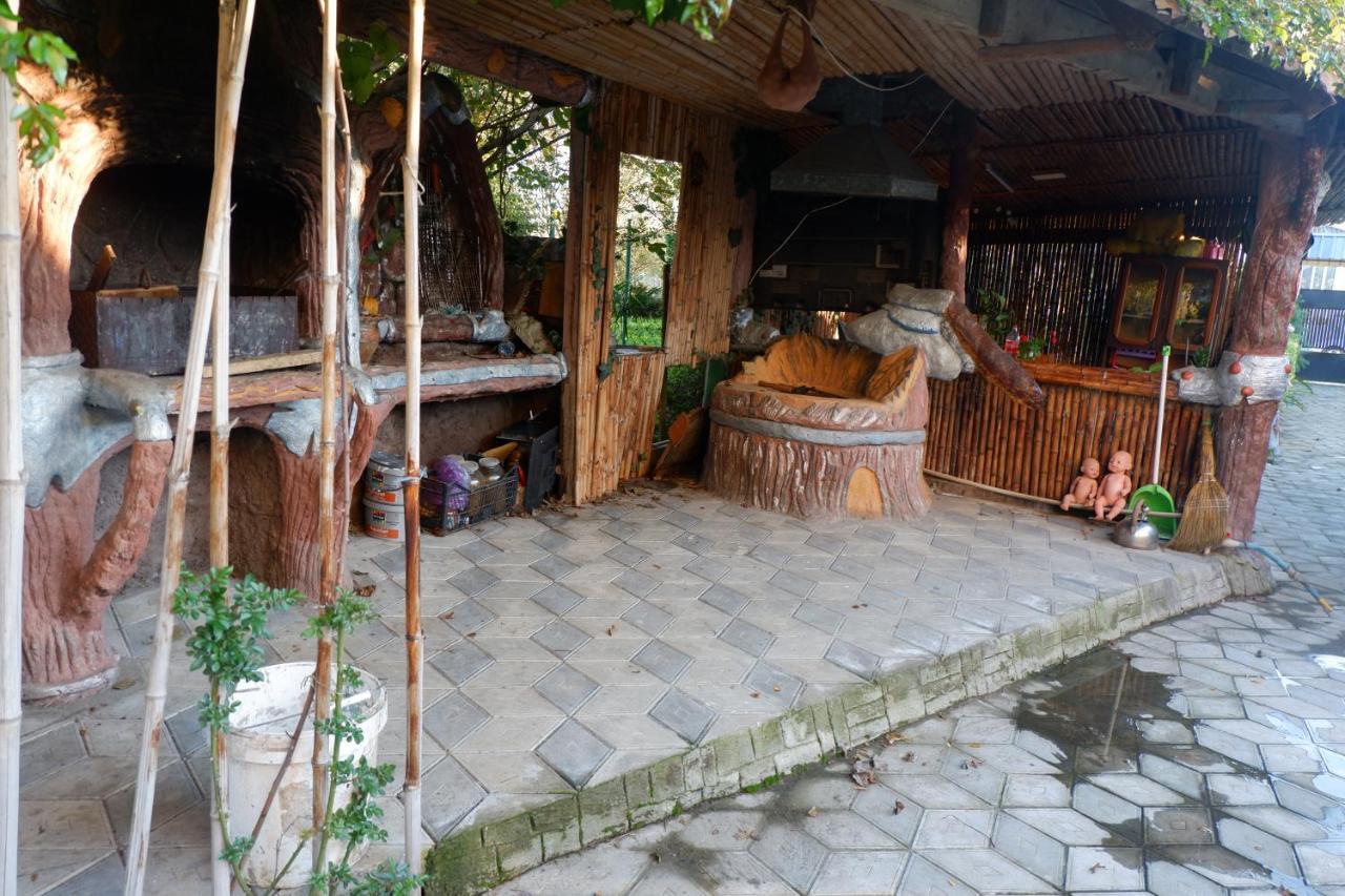 Rezo'S Ranch Samtredia Exterior foto