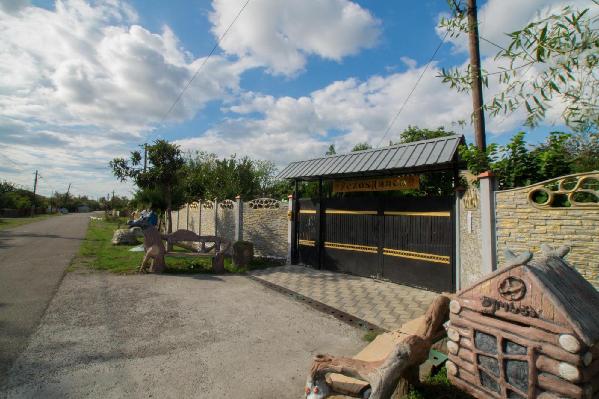 Rezo'S Ranch Samtredia Exterior foto